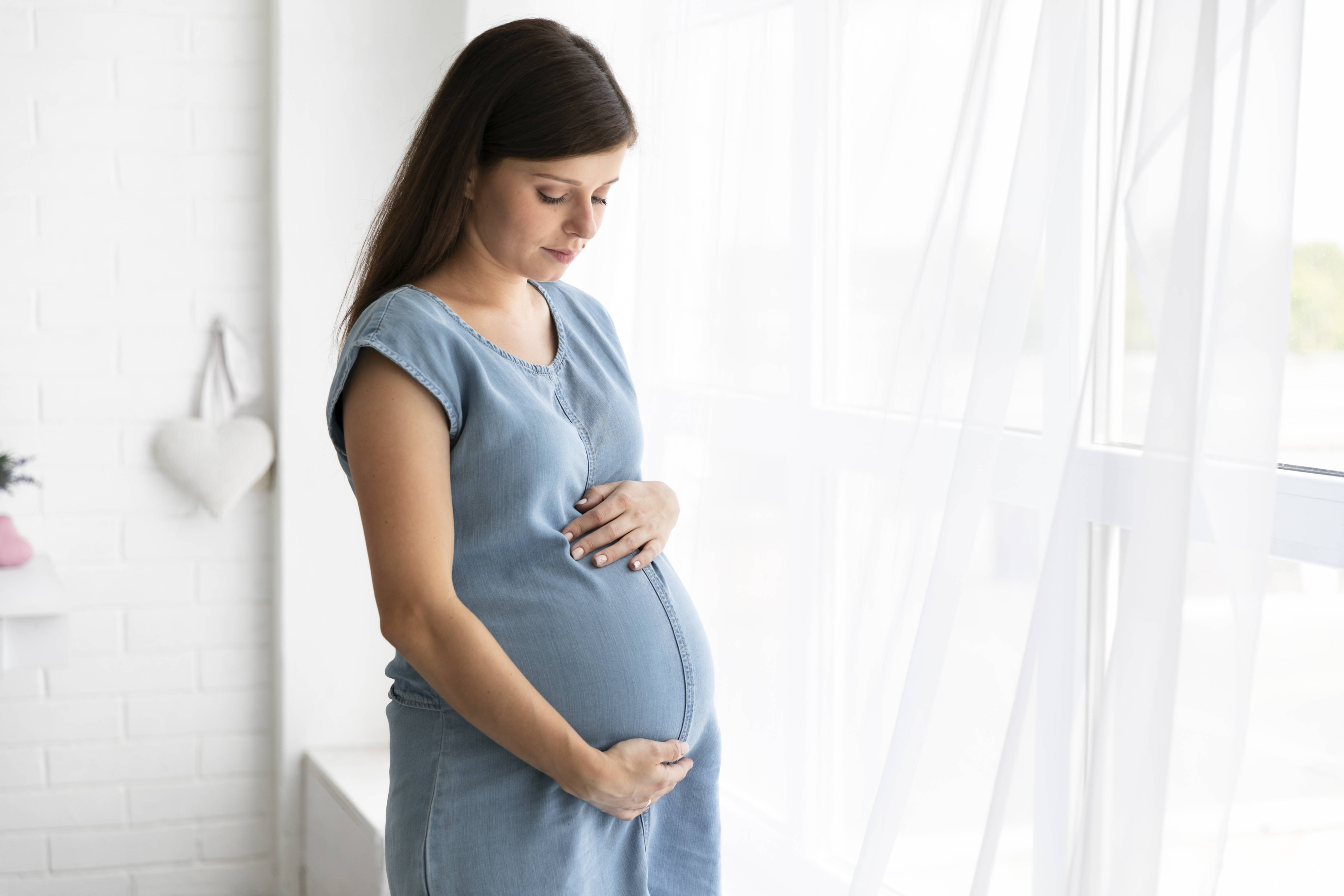 Беременность и роды 8 класс биология. Беременные женщины. Простые беременные женщины. Фотография беременной женщины. Беременность картинки.